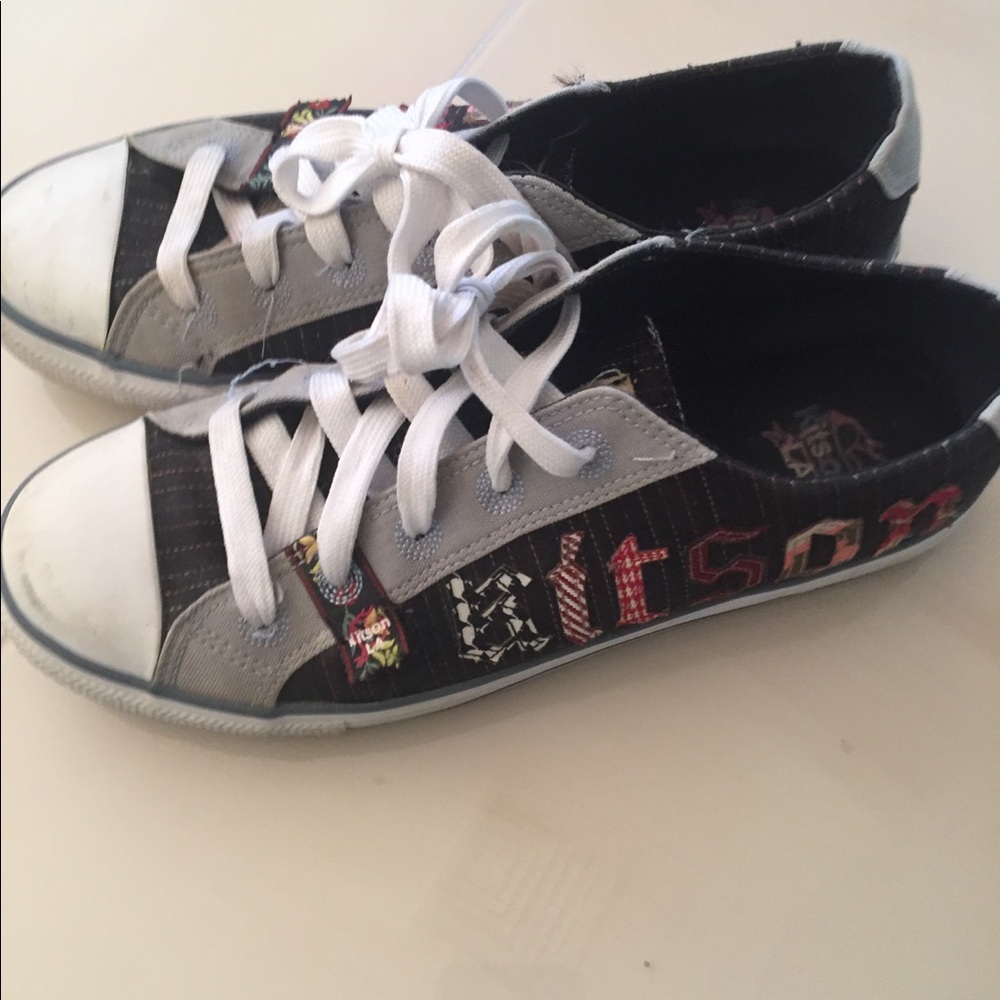 Adorable Kitson LA sneakers
